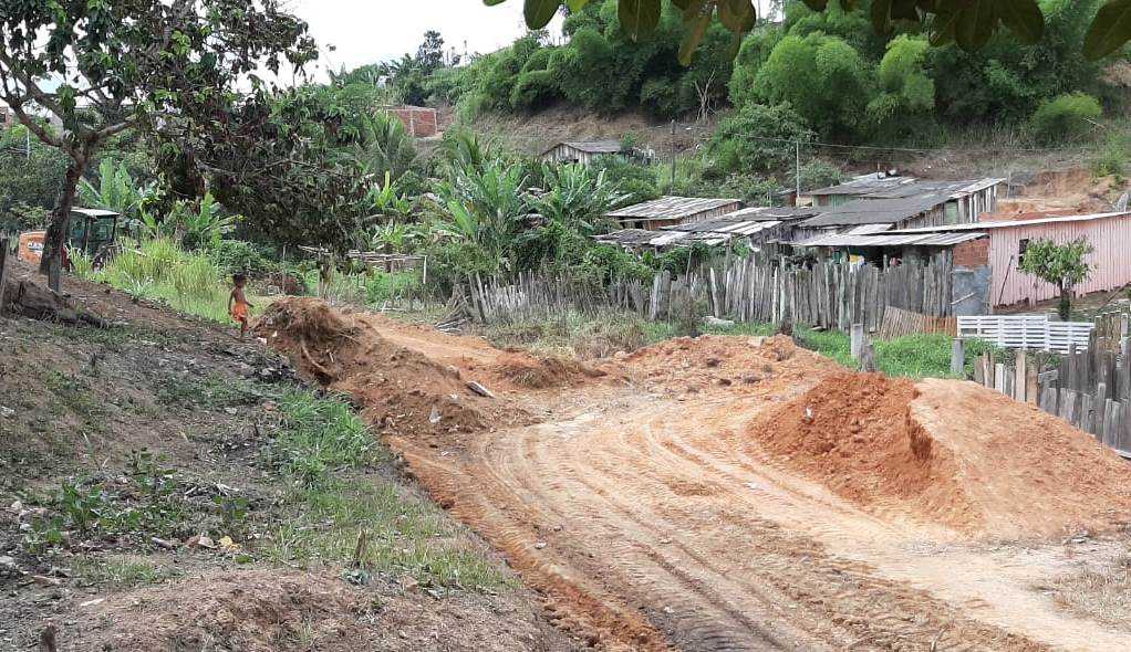 Camacã: Bairro da Portelinha recebe patrolamento
